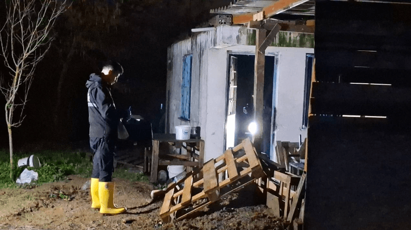 Sobayı benzinle harlamak isterken yangın çıktı