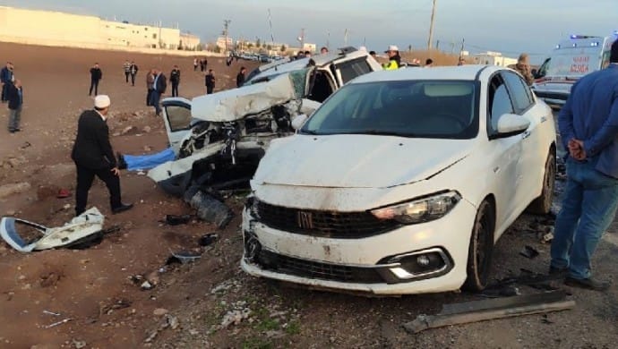 690x390cc-amd-27-03-2025-amed-zincirleme-trafik-kazasi