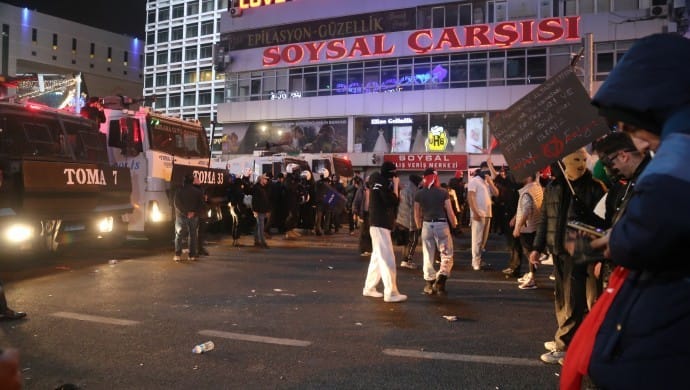 690x390cc-ank-25-03-2025-ankara-imamoglu-eylemi-gozalti1 (1)