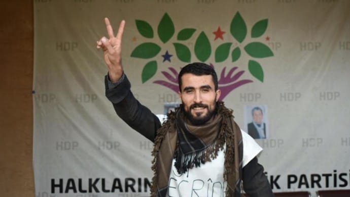 Türkiye'de hakkında yakalama kararı çıkarılan Kürt aktivist, siyasetçi ve Halkların Demokratik Partisi (HDP) Hewlêr Temsilciliği eski çalışanı Nasır Yağız, sığınma talebinde bulunduğu Rusya tarafından Türkiye'ye teslim edildi.