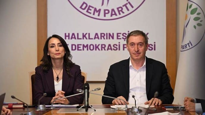 690x390cc-mrk-08-03-2025-dem-parti-akp-mhp-gorusecegi-saat-netlesti