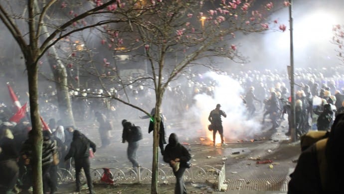 690x390cc-mrk-24-03-2025-ibb-protestolar-gece-boyunca-surdu