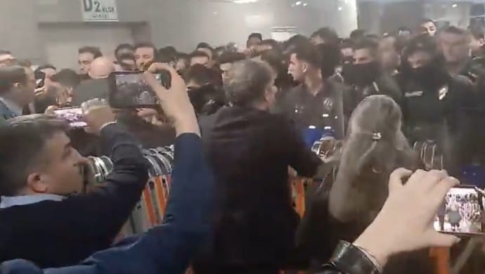 690x390cc-mrk-istanbul-adliye-barikat