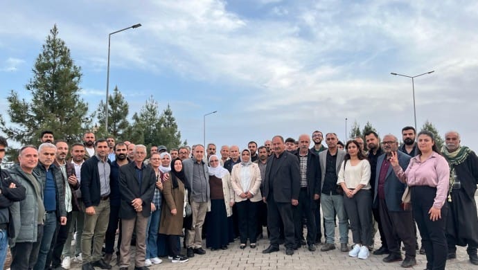 Seracettin Yüksekbağ, 31 yıl 6 aylık tutsaklığın ardından tahliye edildi cezaevi çıkışında, “Mücadelemize devam edeceğiz. Başaracağımıza inanıyorum” dedi.