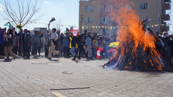 690x450nc-amd-12-03-2025-lice-newroz-atesi-yakildi13