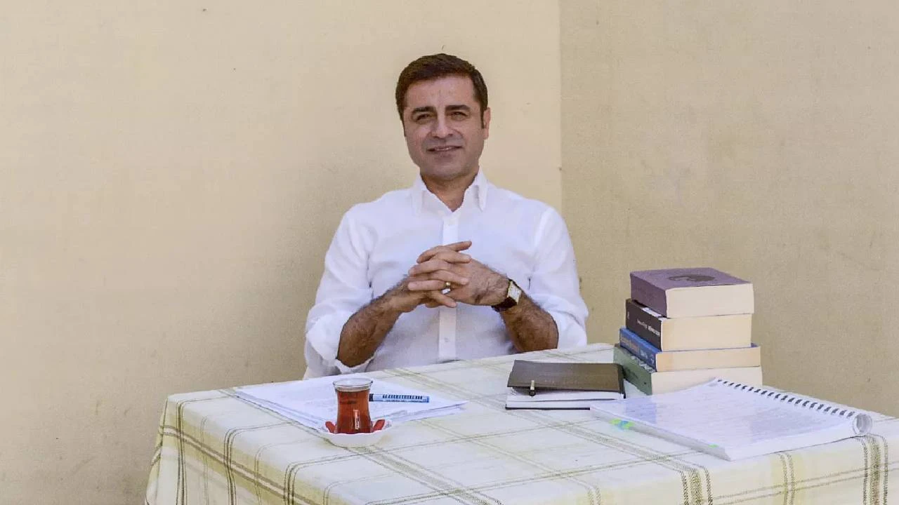 selahattin-demirtas-ben-barisin-yanindayim-basarana-kadar-a8z5