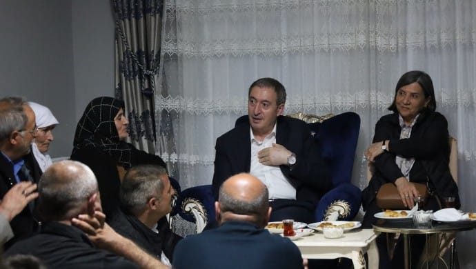690x390cc-ank-24-04-2025-dem-parti-tuncer-bakirhan-ev-ziyaretleri3