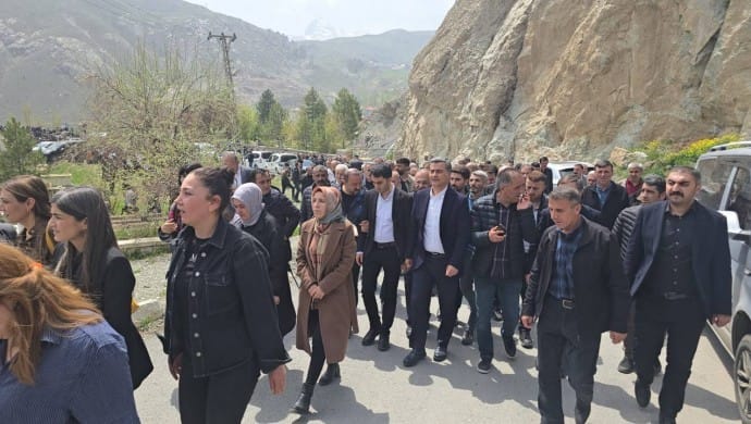 690x390cc-hkr-23-04-2025-kaza-yasamini-yitirenler-defnedildi1