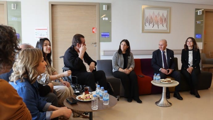 690x390cc-ist-26-04-2025-sirri-sureyya-onder-hastane-ziyaretler4