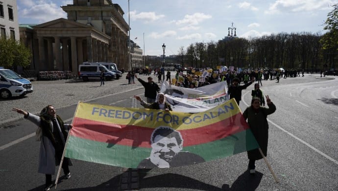690x390cc-mrk-10-04-2025-berlin-ocalan-ozgurluk-yuruyusu
