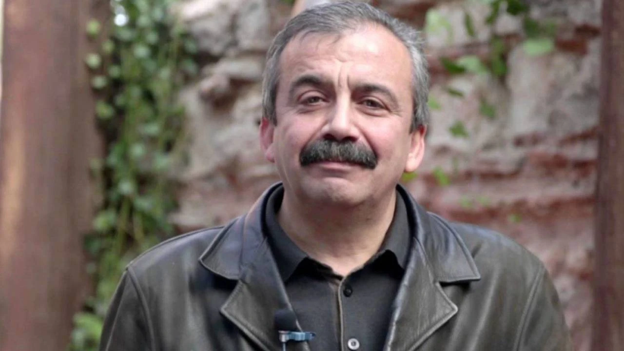 doktorlar-aciklama-yapiyor-sirri-sureyya-onderin-genel-durumu-dune-gore-cok-daha-iyi-zcmj (1)