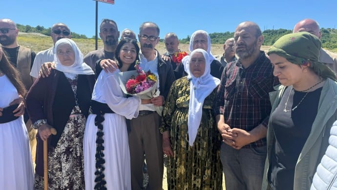 690x390cc-kcl-15-05-2025-32-yillik-tutsak-mehmet-sirin-tekmeuray-tahliye-edildi