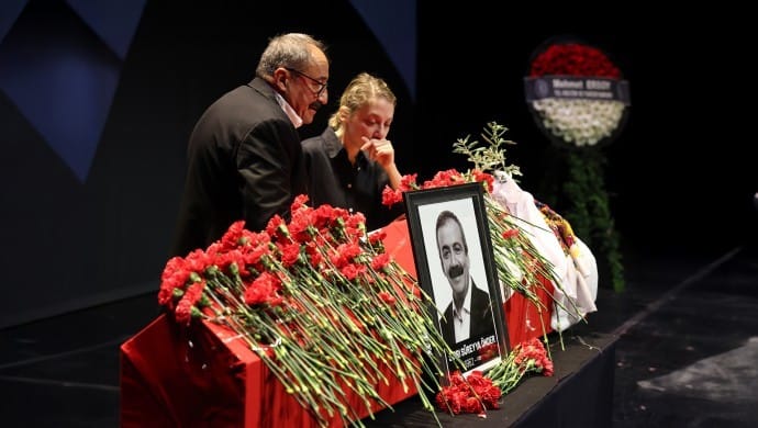 690x390cc-mrk-04-05-2025-sirri-sureyya-akm-cenaze-toreni1002