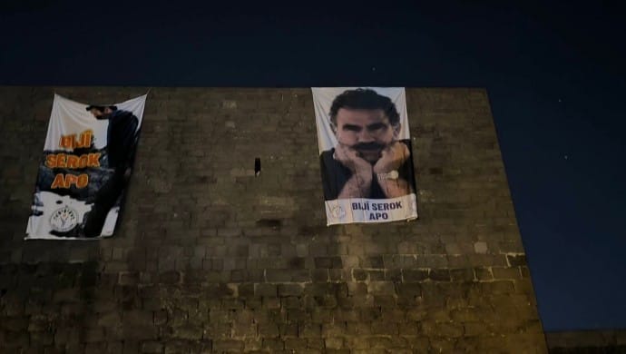 690x390cc-mrk-08-05-2025-bircok-kentte-abdullah-ocalan-poster-asildi1