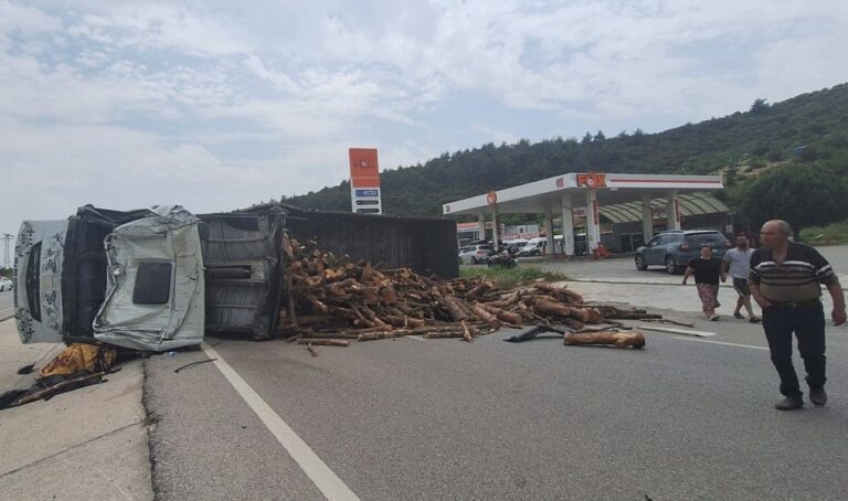 canakkalede-zincirleme-kaza-olu-ve-yaralilar-var