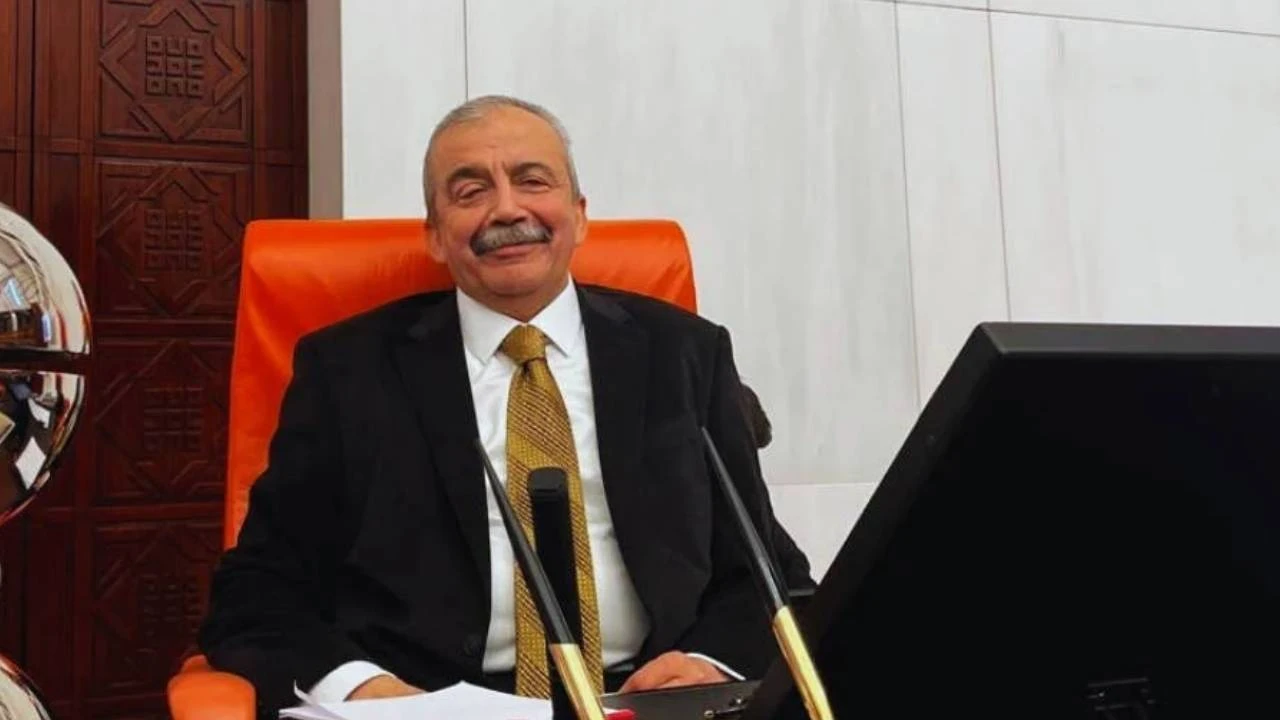 es-genel-baskanlardan-sirri-sureyya-ondere-iliskin-aciklama-turkiyenin-hafizasi-onuru-ve-nesesiydi-we93