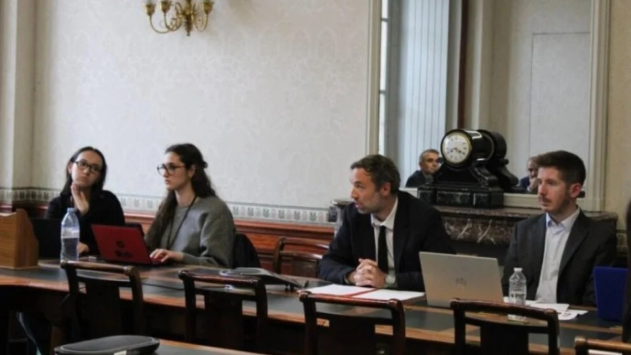 ozerk-yonetim-heyeti-pariste-parlamenterlerle-gorustu-c7zo