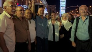 690x390cc-amd-25-06-2025-32-yillik-tutsak-tursun-amed-karsilama2