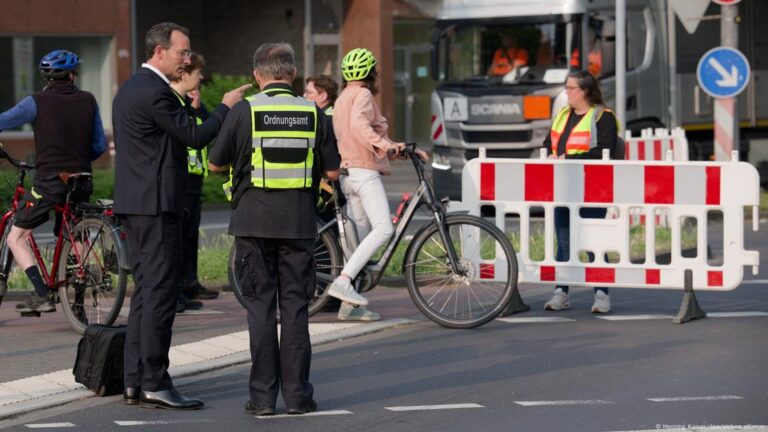 Köln'de 3 büyük bomba bulundu: On binlerce kişi tahliye diliyor