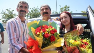 690x390cc-amd-30-08-2025-30-yillik-tutsak-amede-kitlesel-karsilama1