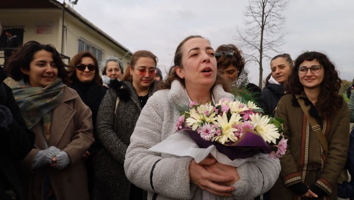 690x390cc-FOTOist-09-10-2025-serap-avci-bakirkoy-cezaevi-onu-tahliye1