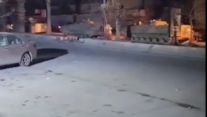 Şam hükümetine bağlı gruplar, Şêxmeqsûd ve Eşrefiyê’ye tanklarla saldırıyor.