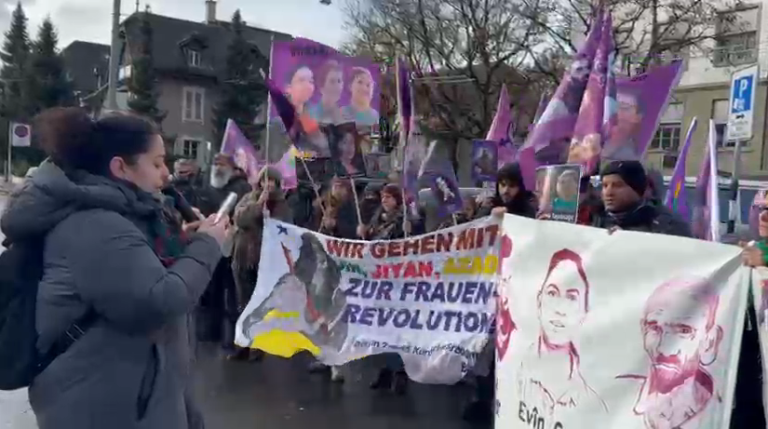 İsviçre’nin Bern kentinde Kürt İsviçre Derneği öncülüğünde düzenlenen protesto ve anma eyleminde, Paris ve Fransa’da katledilen kadınlar ve siyasi cinayetlerin failleri için adalet çağrısı yapıldı; cezasızlığa karşı mücadelenin süreceği vurgulandı.