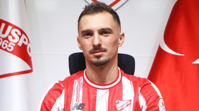 Amedspor, Boluspor forması giyen golcü oyuncu Florent Hasani ile kişisel şartlarda anlaşma sağladı.