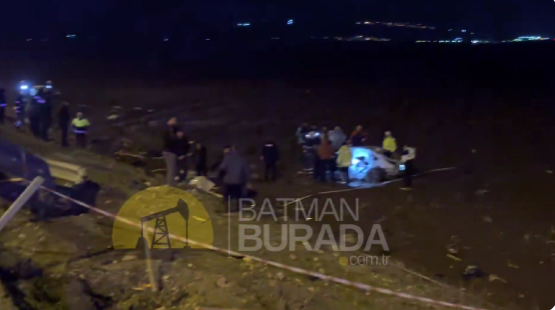 Batman Balpınar Çevre Yolu’nda meydana gelen trafik kazasında 3 kişi hayatını kaybetti, 3 kişi yaralandı. Kazada araçların yüz metreden fazla savrulduğu belirtildi.