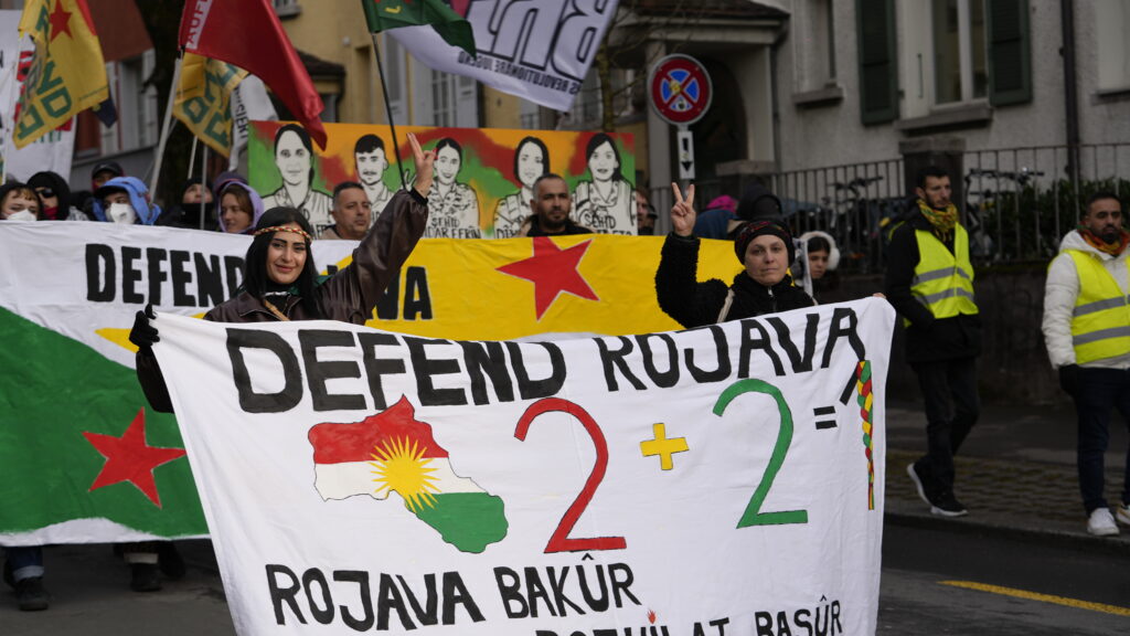 Bern’de binler yürüdü: Rojava’nın statüsü sağlanana kadar mücadele sürecek