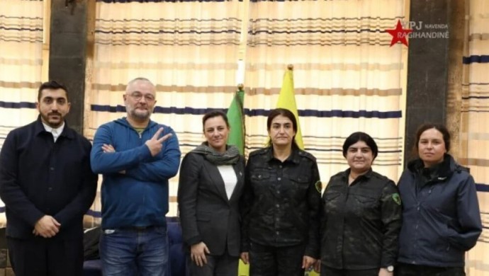 Fransa heyetinden YPJ’ye ziyaret